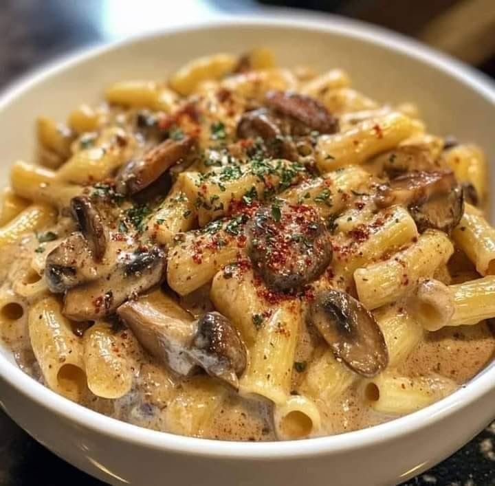 Creamy Beef and Mushroom Macaroni: A Comforting Classic 466731398_481065148316175_2642425134527432074_n