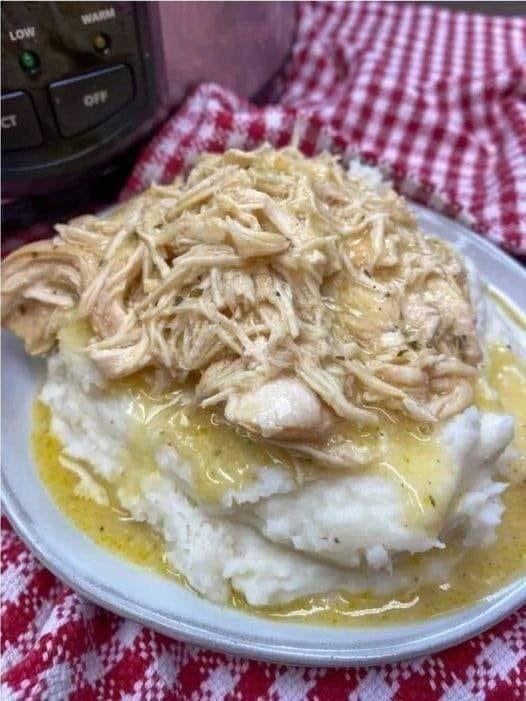 Crockpot Chicken & Gravy: The Ultimate Comfort Food 471308285_122172207086111544_6171230024134689817_n
