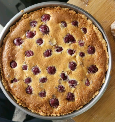 ππΊ Hungarian Sour Cherry Cake (Meggyes PiskΓ³ta) Capture dβΓ©cran 2025-06-02 164049