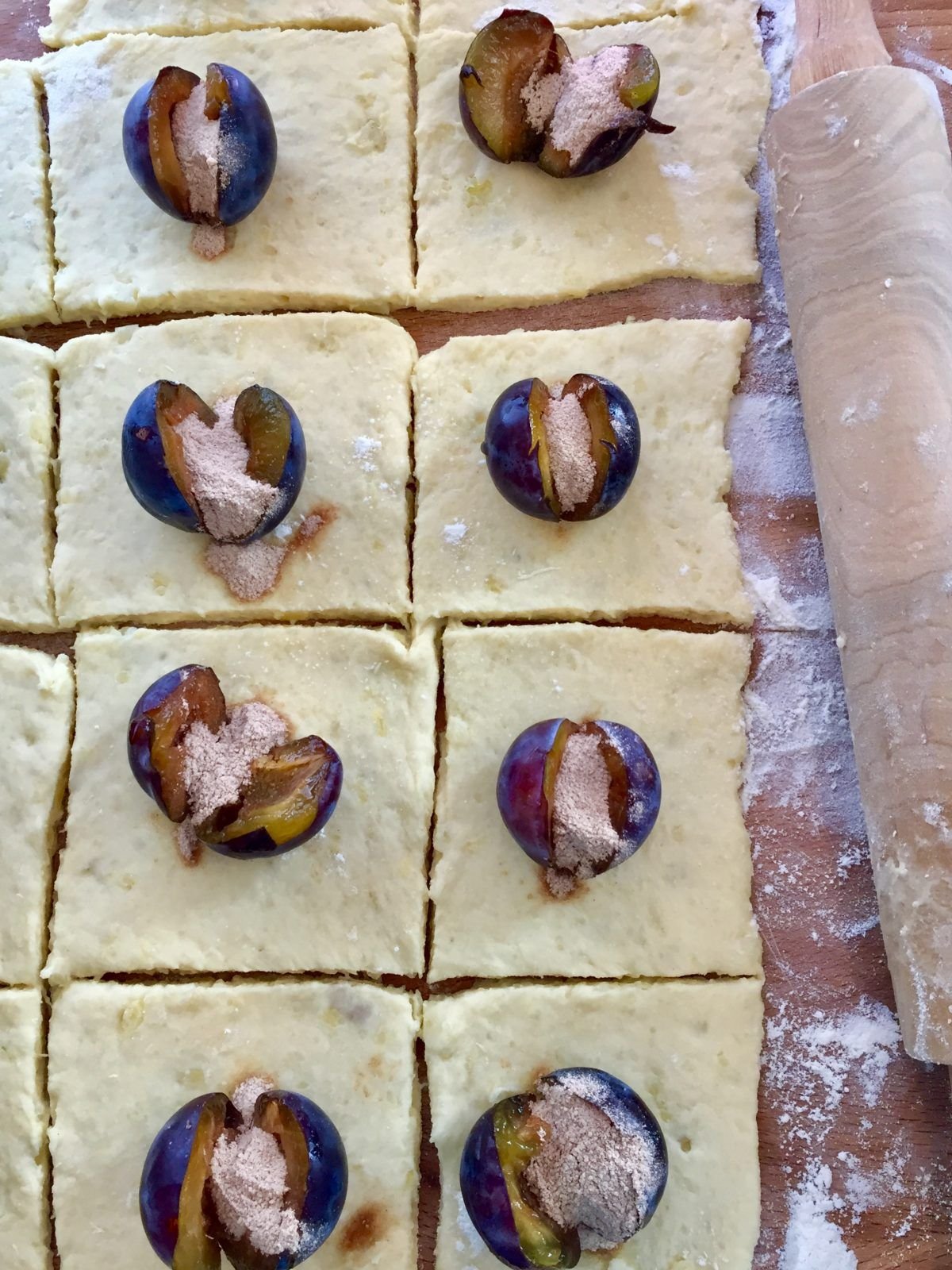 Hungarian plum dumplings - Szilvásgombóc🇭🇺 cb5067e5b9cd45fded3f64542cee93ee (2)