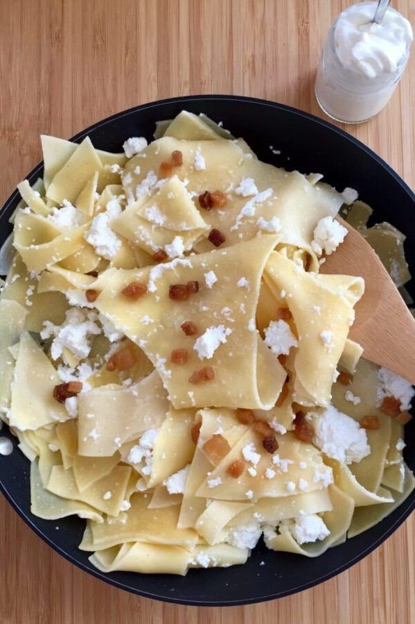 Hungarian pasta with cottage cheese and bacon (Túrós Csusza)🇭🇺 f537b09dff7945179b72689c0714a7d5