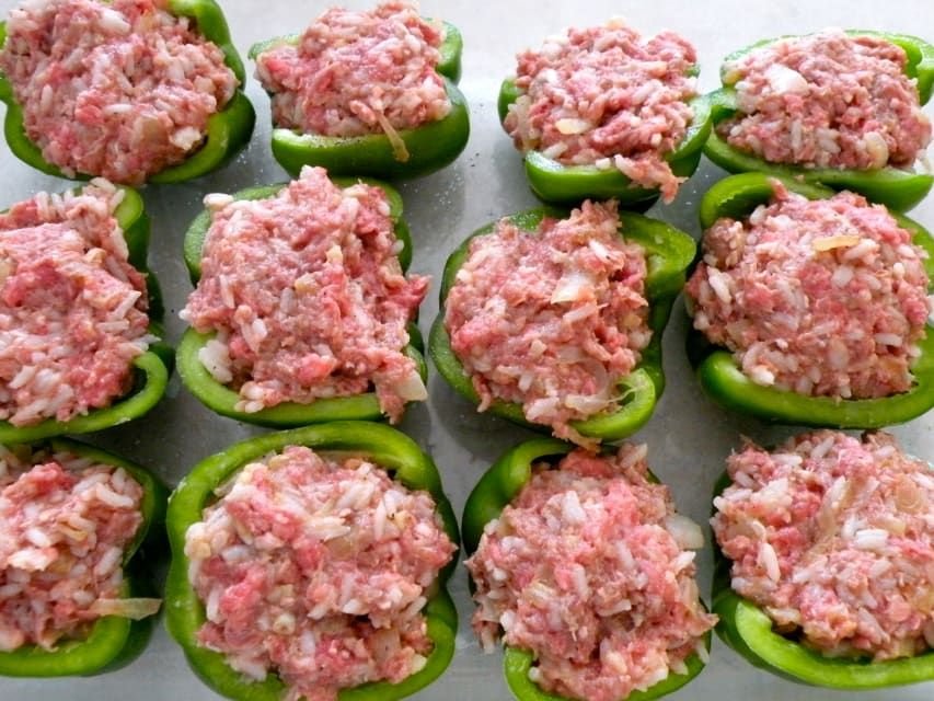 Hungarian Stuffed Peppers (Töltött Paprika) 🇭🇺 0d288c1bf51a2cadd96fcc91f5924fdb (3)