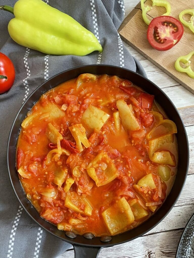 Hungarian Lecsó - Pepper and Tomato stew 339b31bd4f6ad832dfc72ab3d84466fc