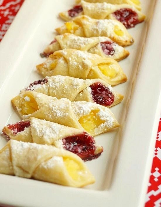 Hungarian Sweet Crescent Cookies (Jam or Cream Cheese Filled) d12f02087c96182c5aa0e07b19ce3ab3 (1)