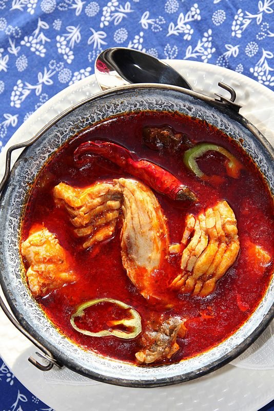 Hungarian Fisherman’s Soup (HalászlĂ©) đź‡đź‡ş 36aa659539f05a2d3b995d22320c9f55