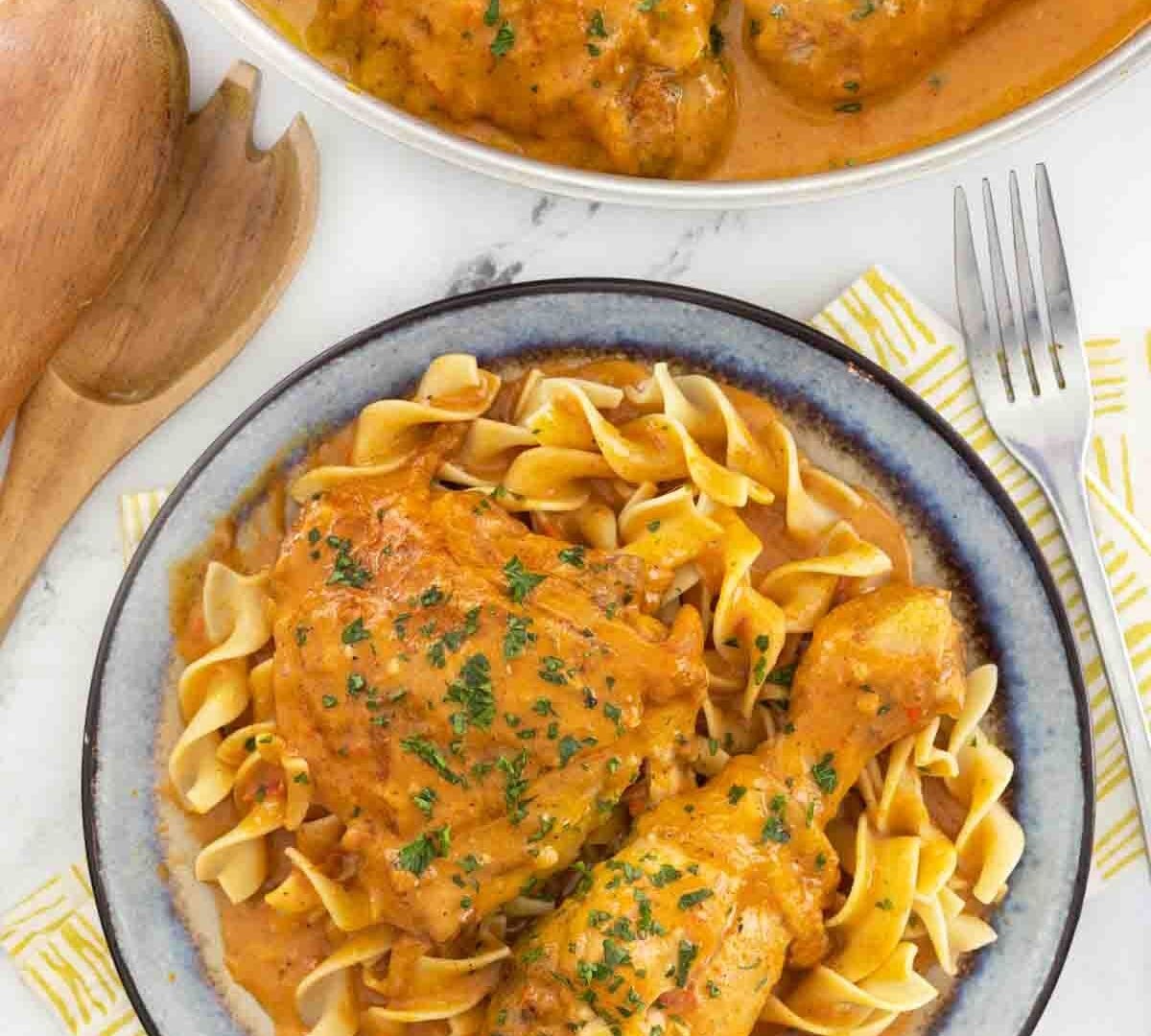 Authentic Chicken Paprikash – Traditional Hungarian Comfort Food 🇭🇺 3acd22ddc3649412206ef6b964480a84 (1)